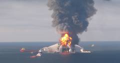 Brennende lplattform "Deepwater Horizon" - Quelle: Wikimedia/US Coast Guard